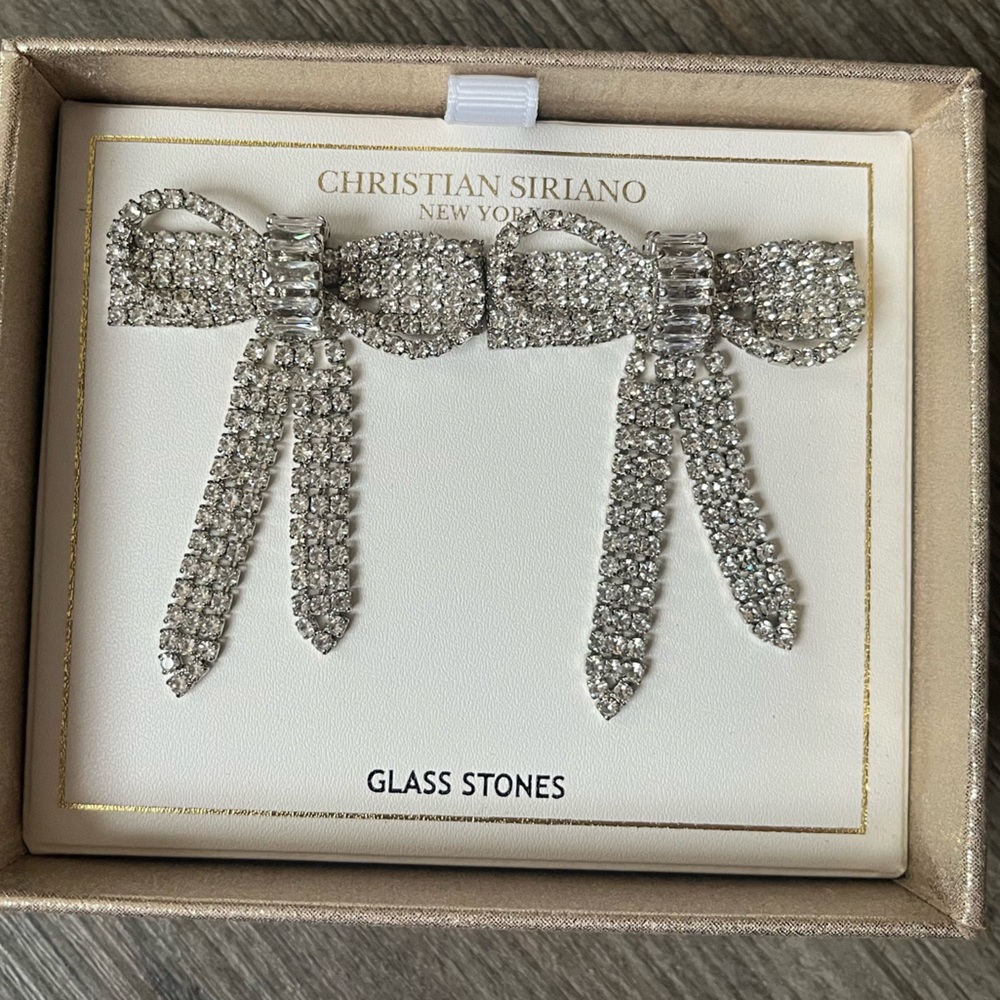 Christian Sirano New York Bow Stones
Stud Pierced Earrings
